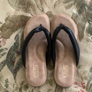 Cliffs by White Mountain Sandals 🩴🩴